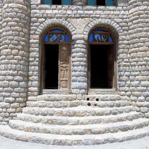 Ураман Тахт, мечеть