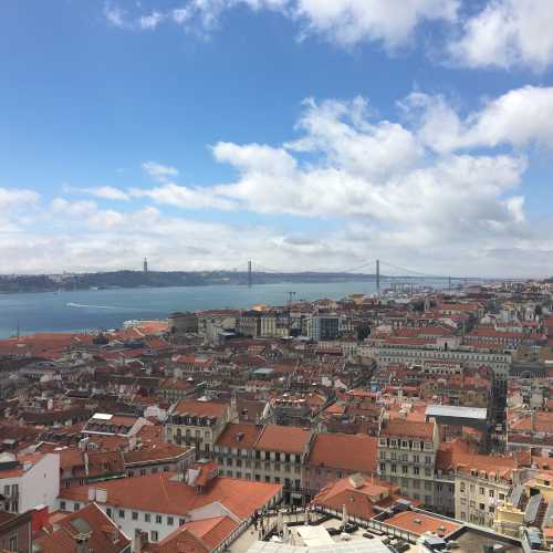 Вид на Лиссабон из Castello