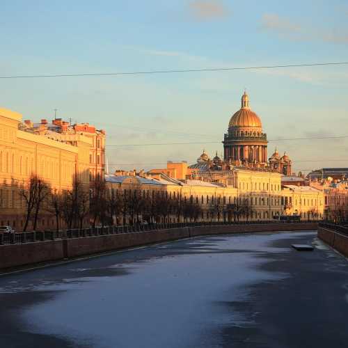 Санкт-Петербург, вид на Исаакиевский собор, набережная р.Мойка.