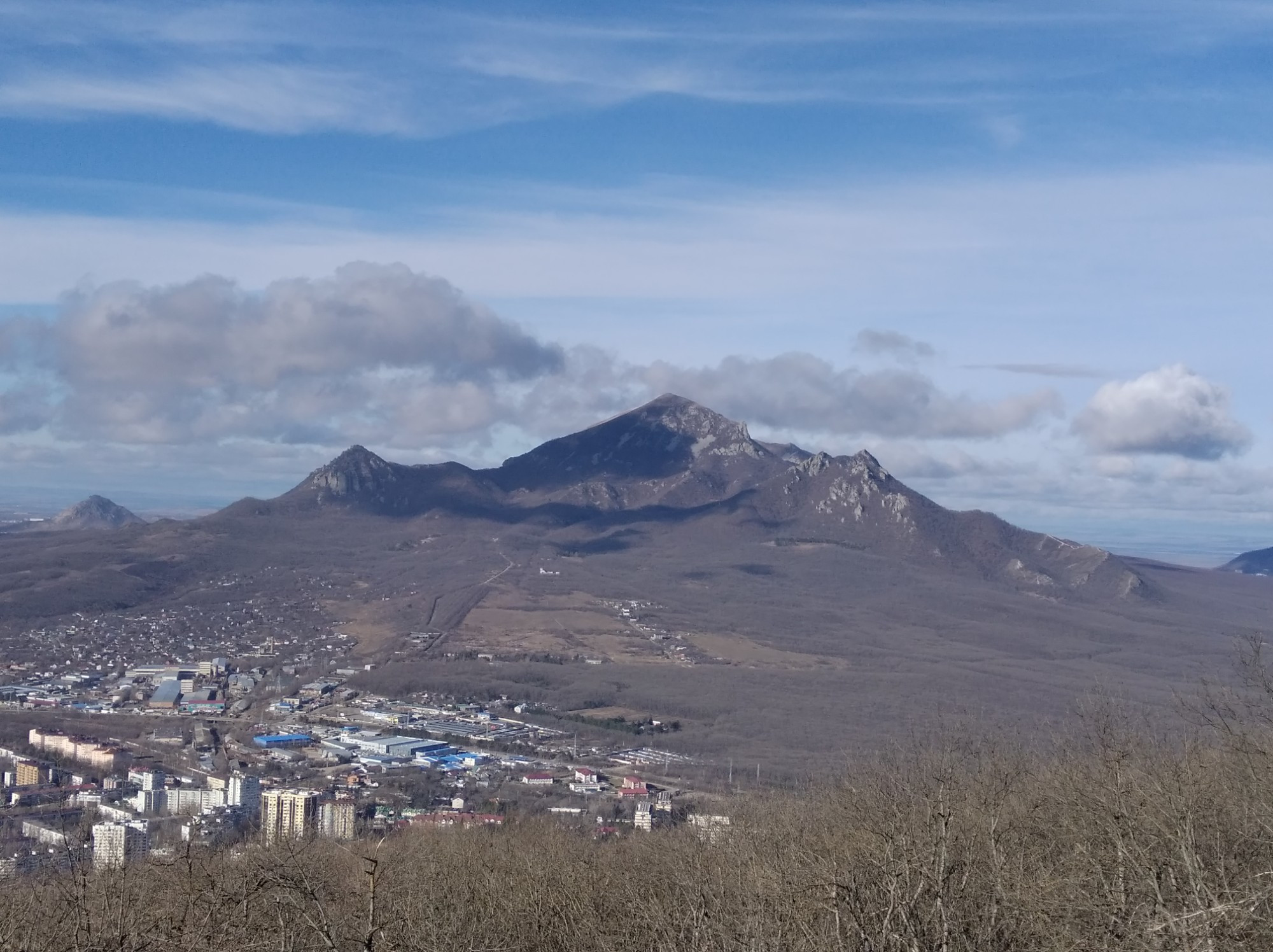 вид на гору Бештау с вершины Машука, январь 2024