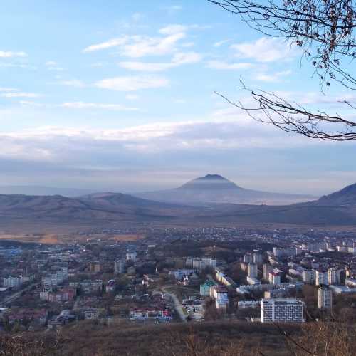 Вид на Железноводск с горы Железной, январь 2024