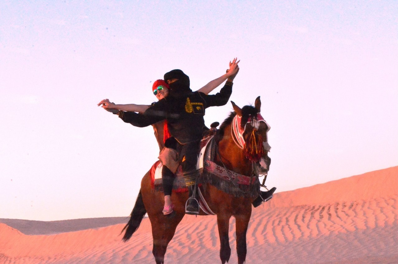 Галопом по пустыне! Во время экскурсии в Сахару.