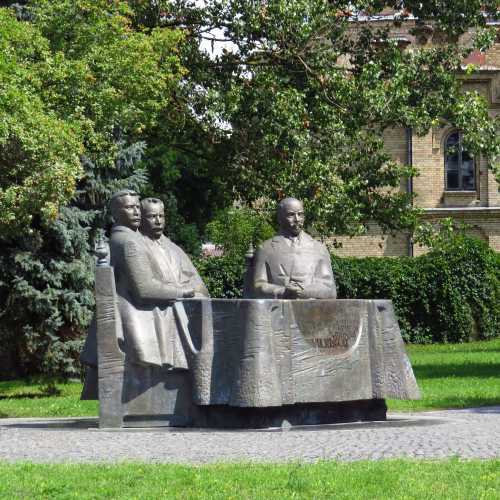 Памятник братьям Вилейшяй, Lithuania