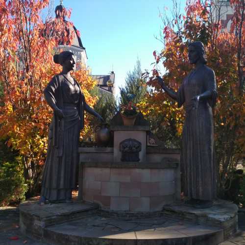Sculpture Jesus Christ and the Samaritan Woman, Ukraine