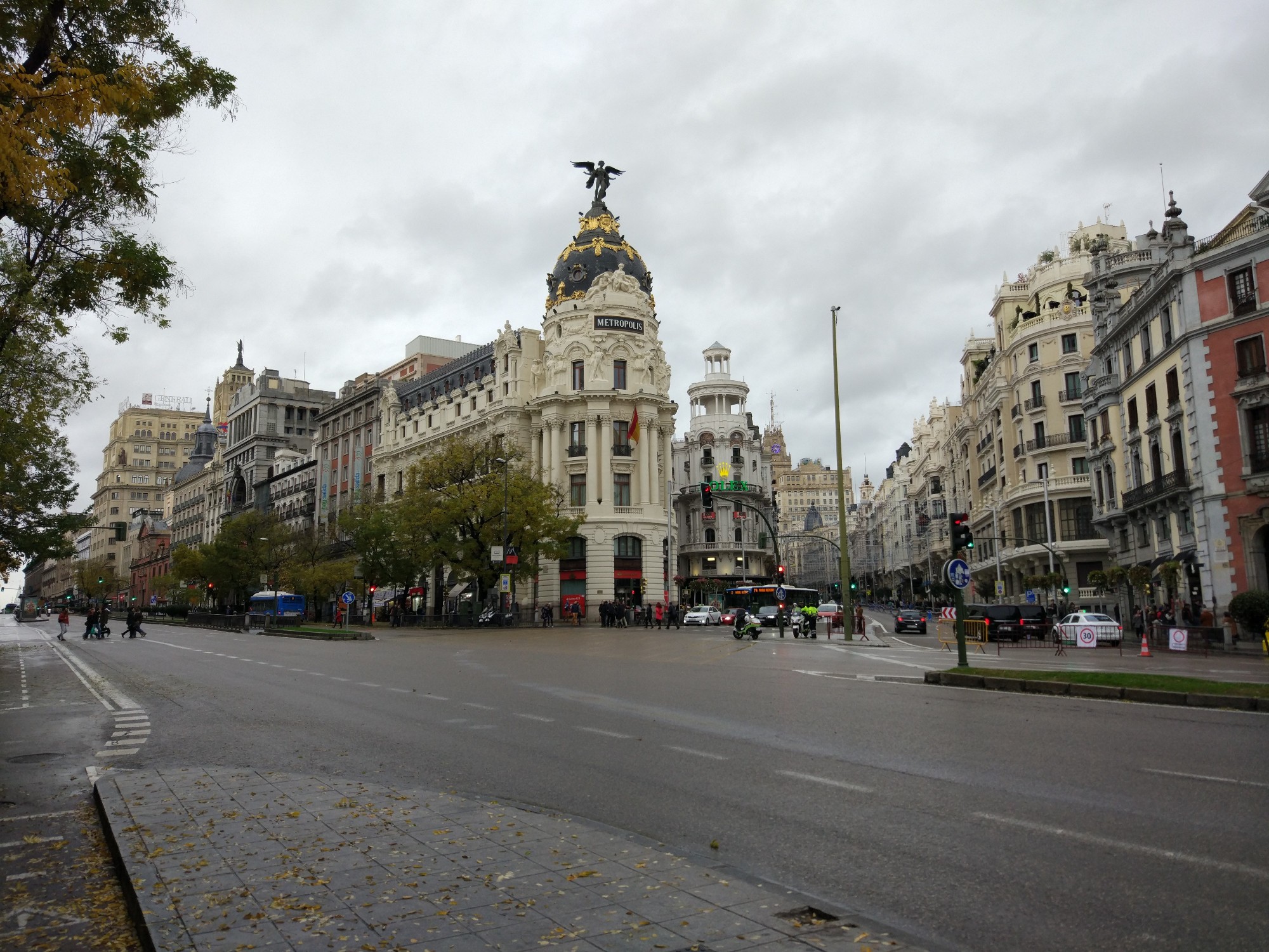 Alcalá and Gran Via streets, Madrid<br/> <br/>
December 2016