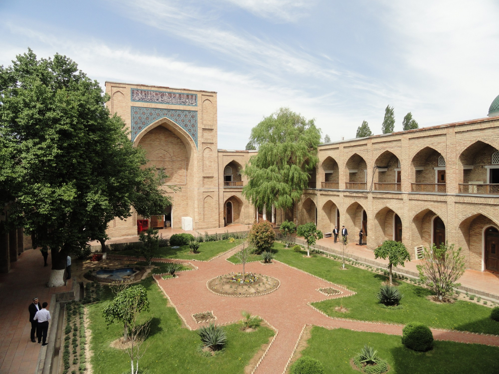 Один из Медресе Ташкента со стороны дворика