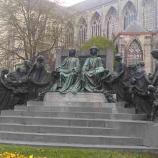 Standbeeld gebroeders Van Eyck