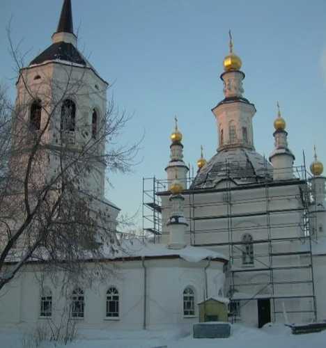 Казанская церковь Богородице-Алексеевского монастыря в январе 2011 года