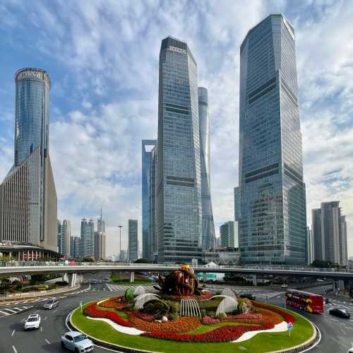 Roundabout with Oriental Pearl Tower