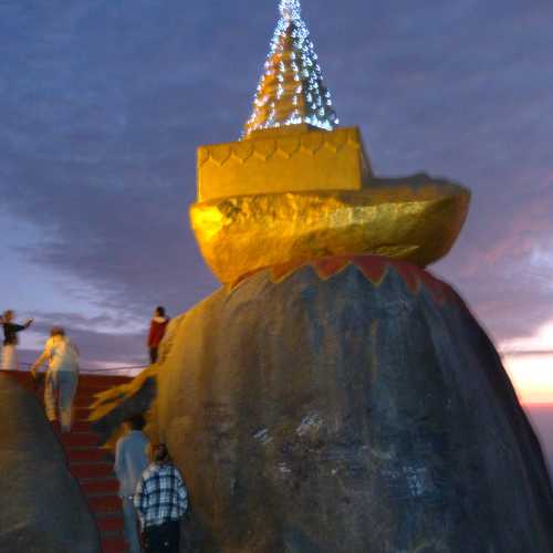 Kyaiktiyo Temple (Golden Rock)