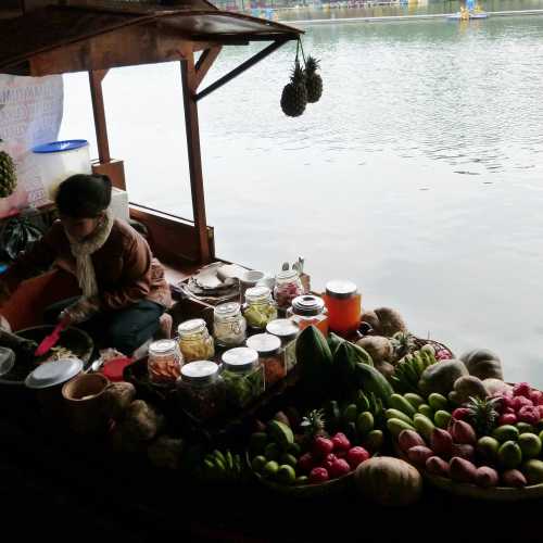 Floating Food Stalls