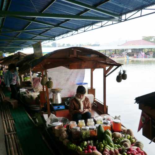 Floating Food Stalls