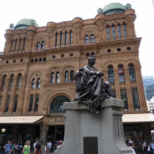 Queen Victoria near city hall