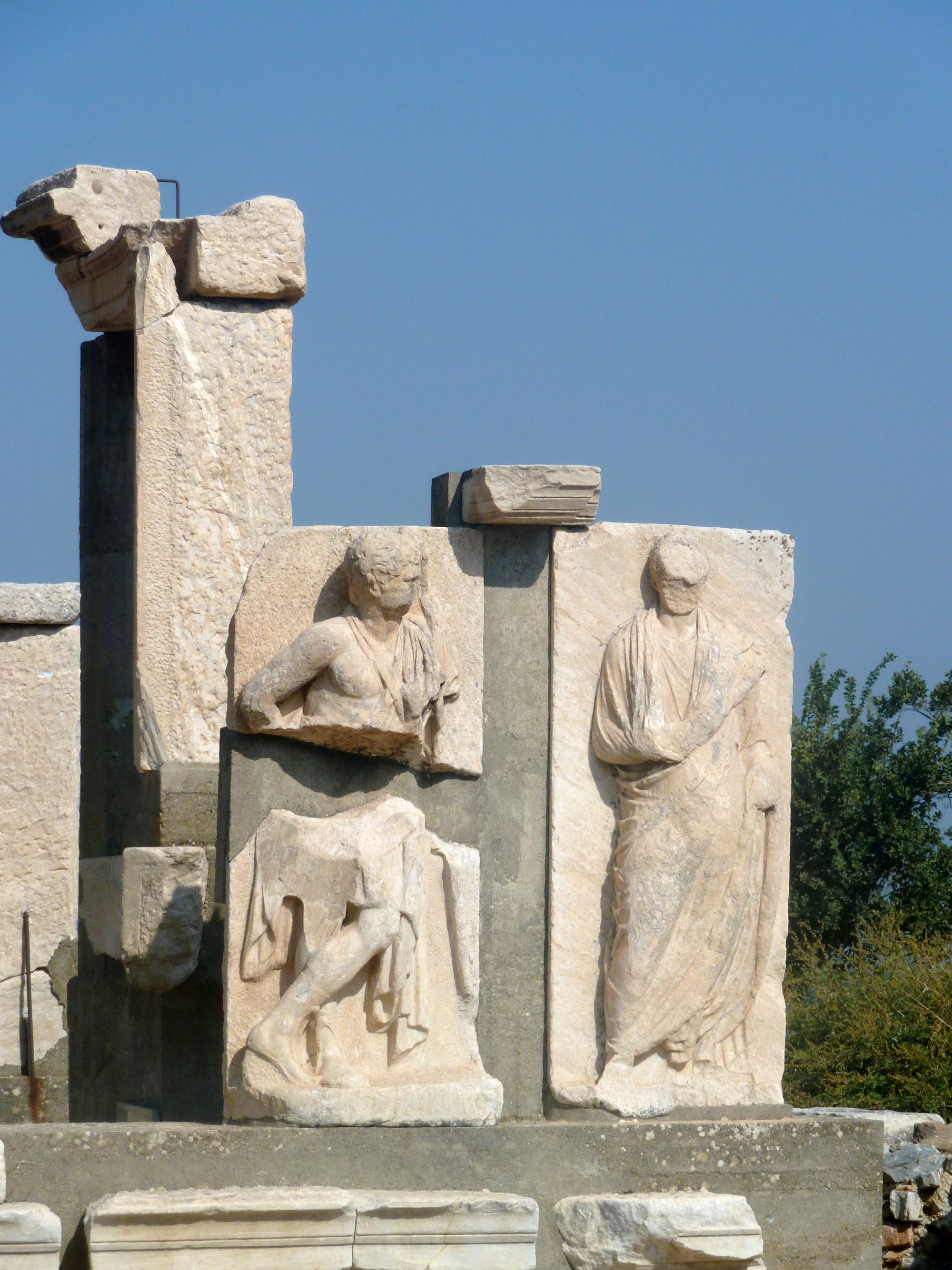 Memmius Monument