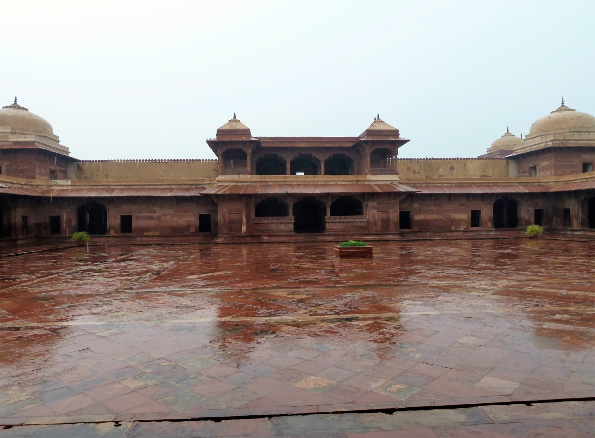 Landmark fortress & former capital of the Mughal Empire, <br/>
Palace of Akbar's favorite consort, Queen Mariam-uz-Zamani<br/>
