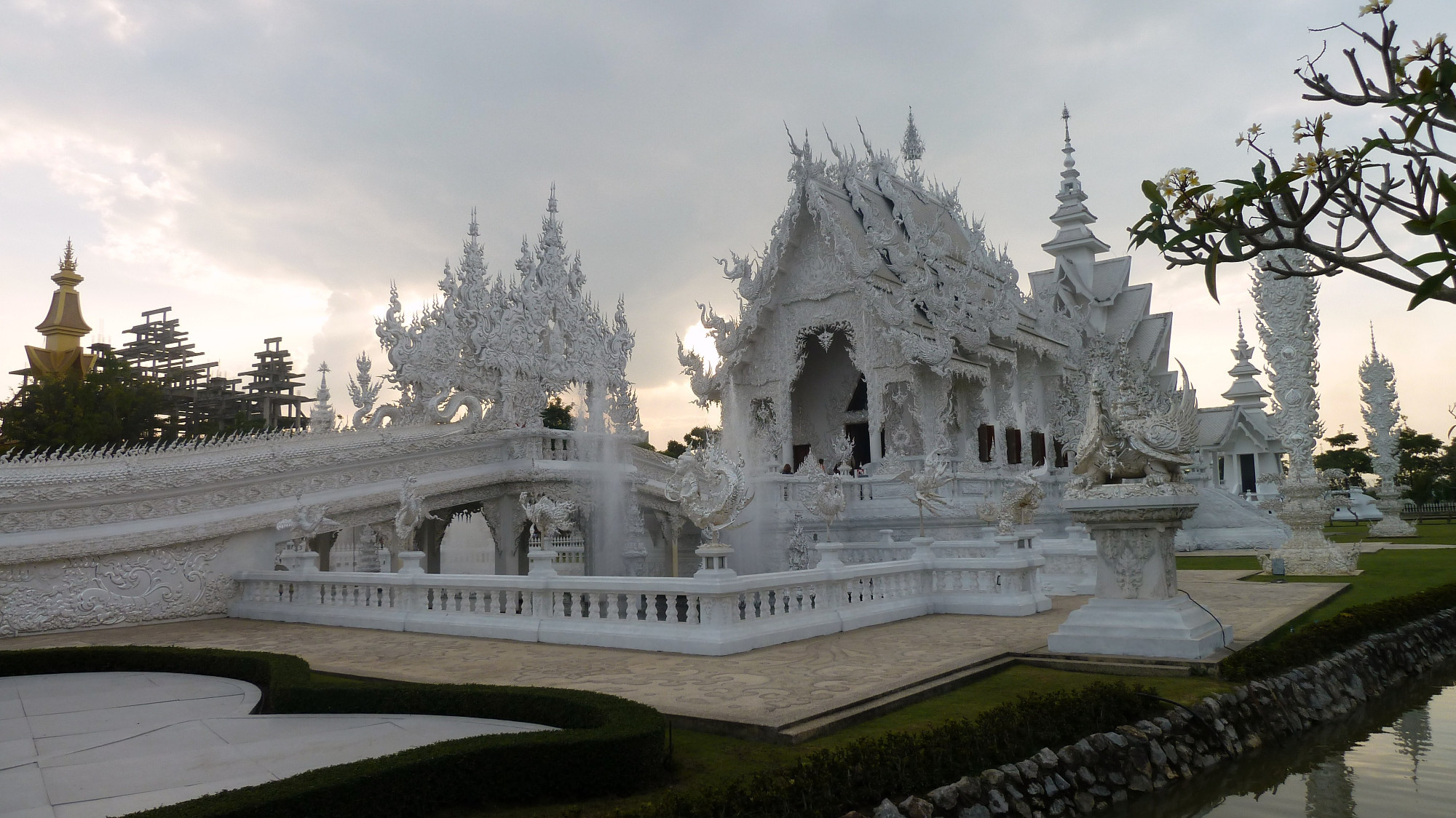 Wat Rong Khun — White Temple