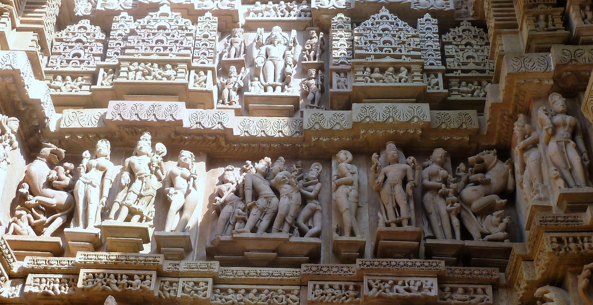 Exotic Carvings Lakshmana-Tempe