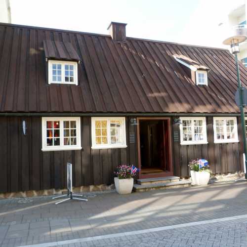Aðalstræti 10 oldest Timber Building
