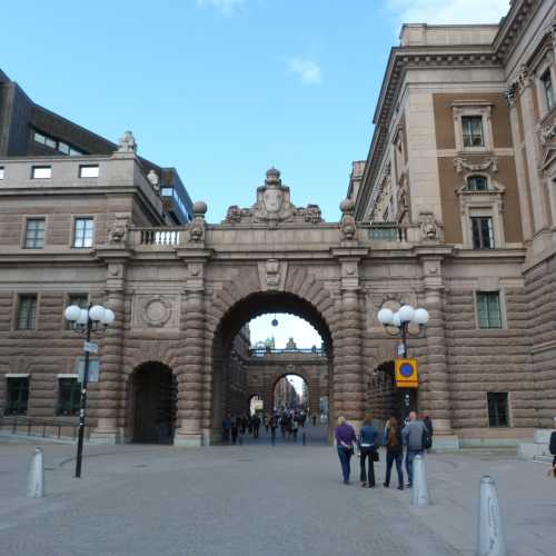 Entrance and passage to Parliment