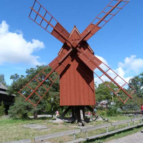 Oland Windmill Red