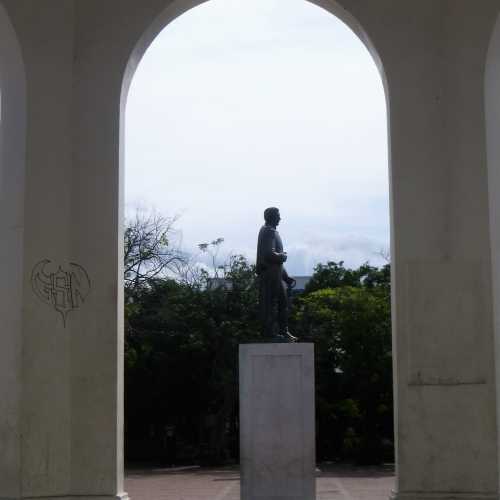 Rodrigo de Bastidas statue