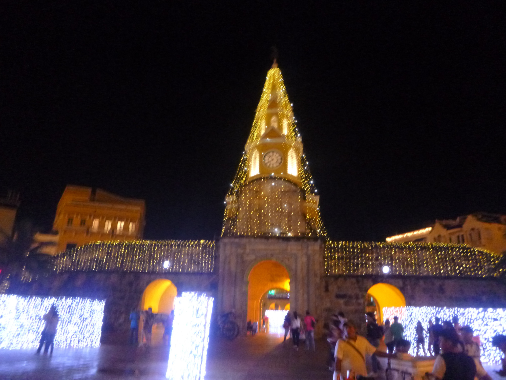 Monumento Torre del Reloj by night