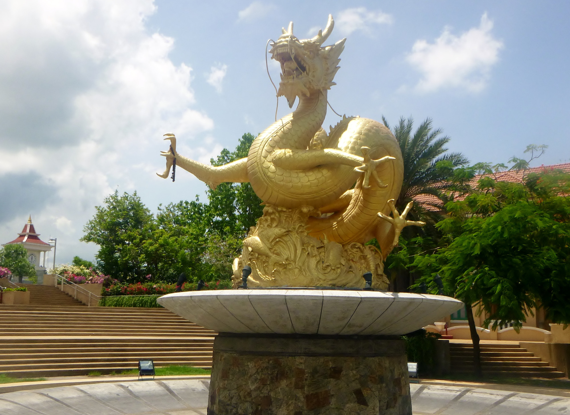 Hai Leng Ong Statue