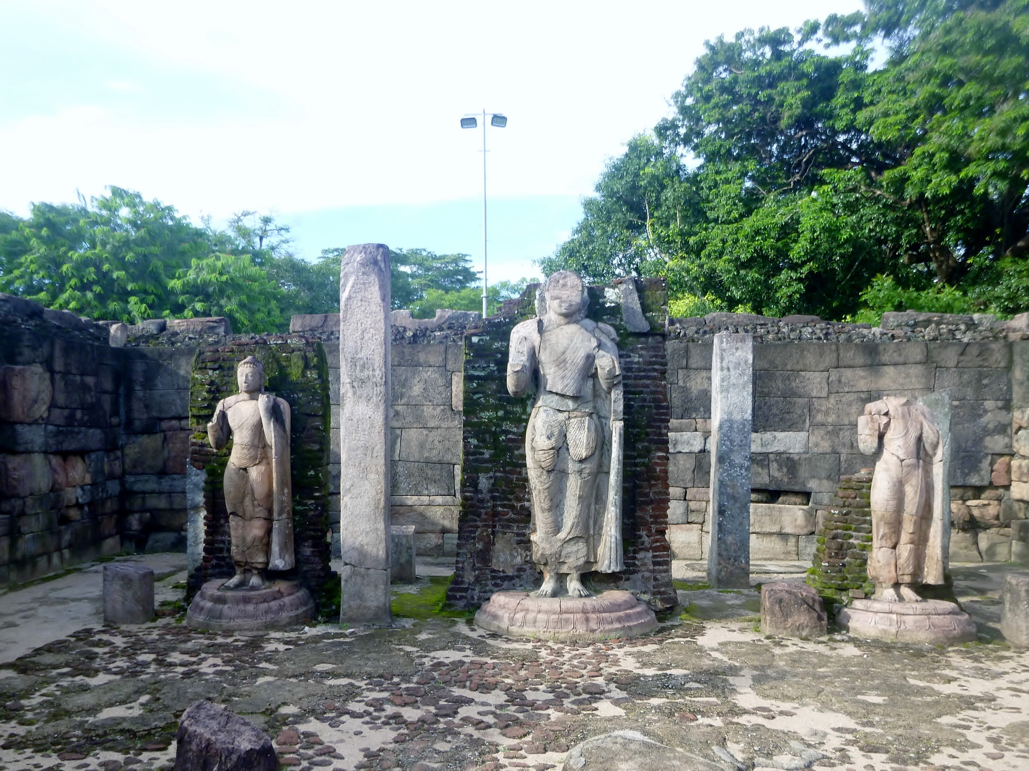 Hatadage Statues