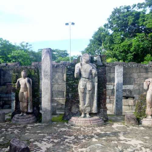Hatadage Statues