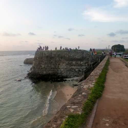 Sea side wall with Flagrock Bastion