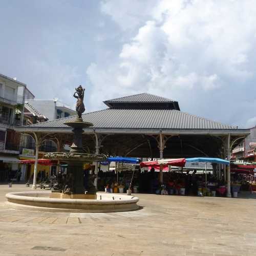 Central Market & Fountain Victory Square