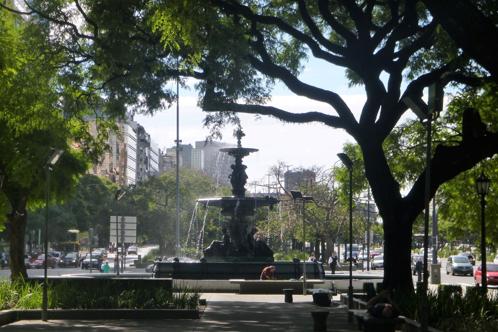 Las fuentes Ornamental I from the Avenue