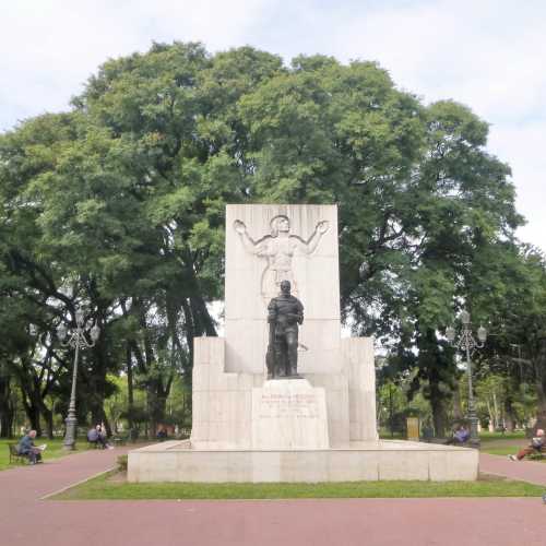Monumento a Pedro de Mendoza Parque Lezama