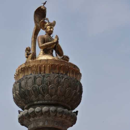 Statue Yogendra Malla 
