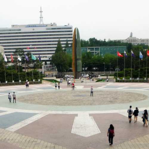 Memorial plaza