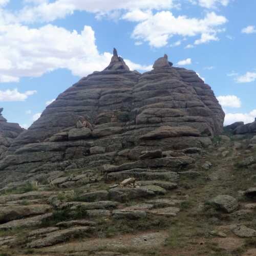 Бага газрын чулуу, Монголия