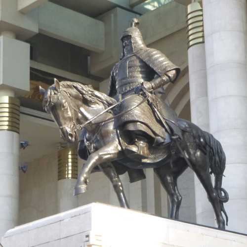 The statue of the Mongolian general Bo'orchu 