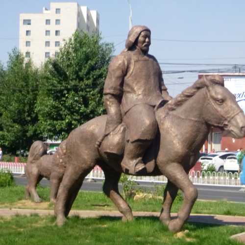 Statue crossing the plains