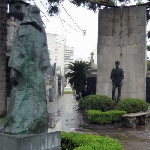 A monument to General Riccheri by Luis Perlotti guards his Recoleta Cemetery crypt