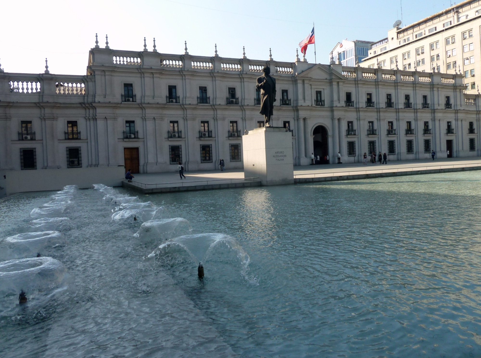 La Moneda Palace<br/>
State government office