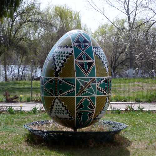 Sculpture of a painted egg, typical offering object in Romania and in the Orthodox religion<br/>
<br/>
