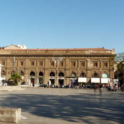 Palazzo Zuckermann ,piazza Castelnuovo