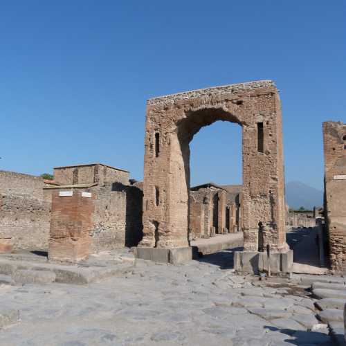 Arco di Caligola
