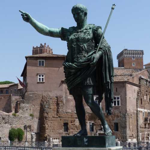 Statue of Roman Emperor Augustus, Via dei Fori Imperiali