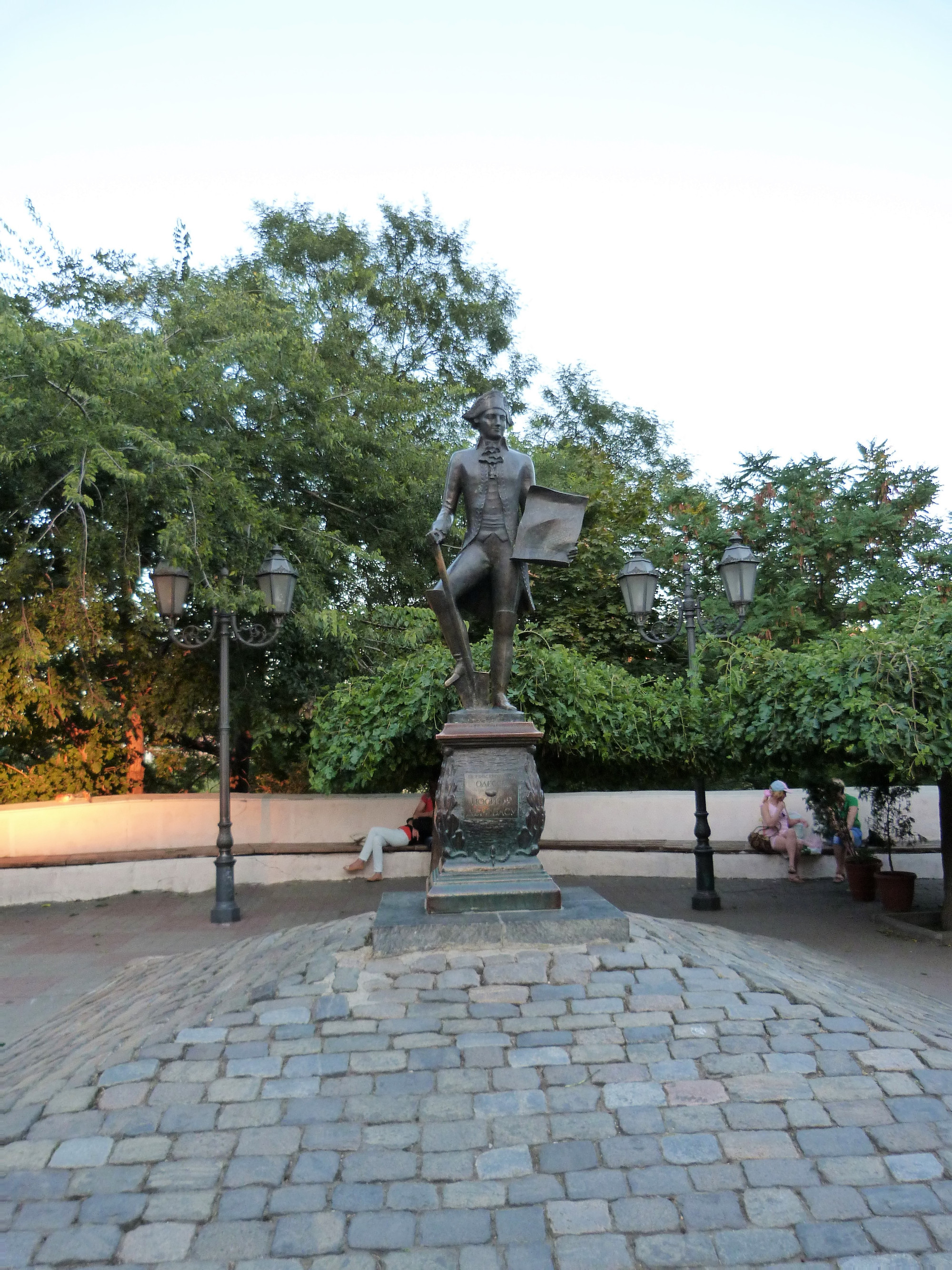 Monument to de Ribas