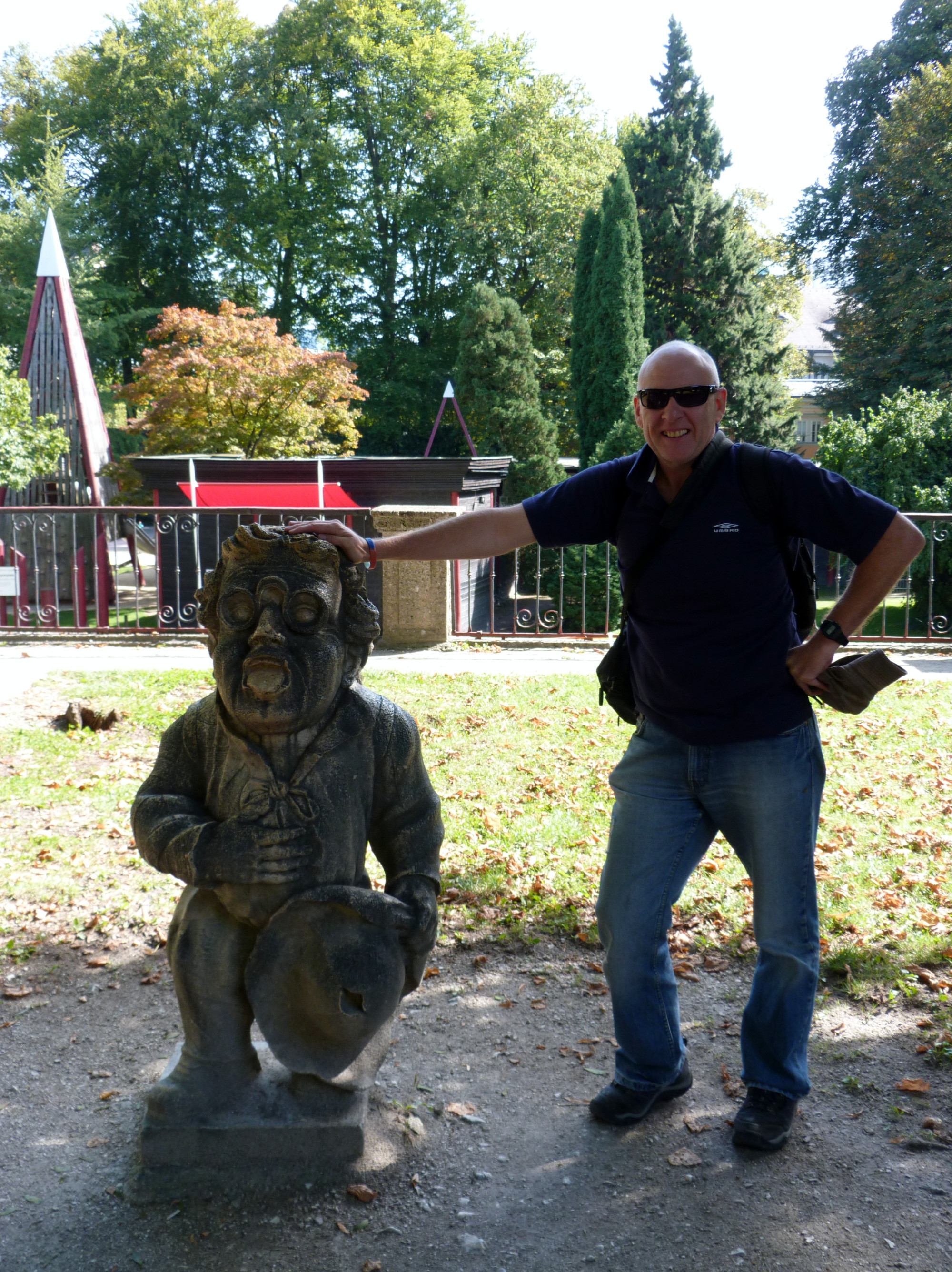 Moi with Dwarf Statue