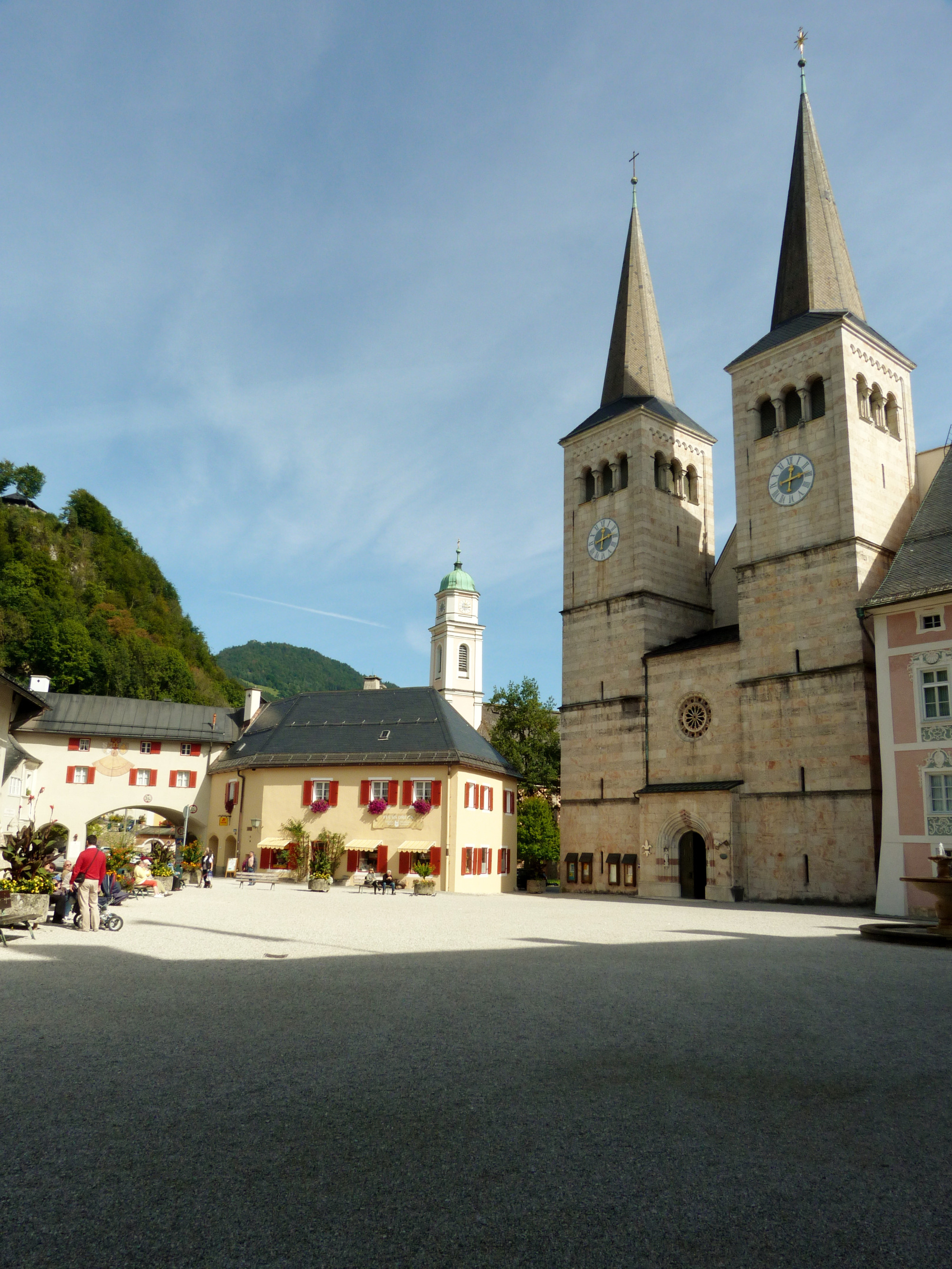 Schlossplatz with Collegiate Church of St. Peter and John 