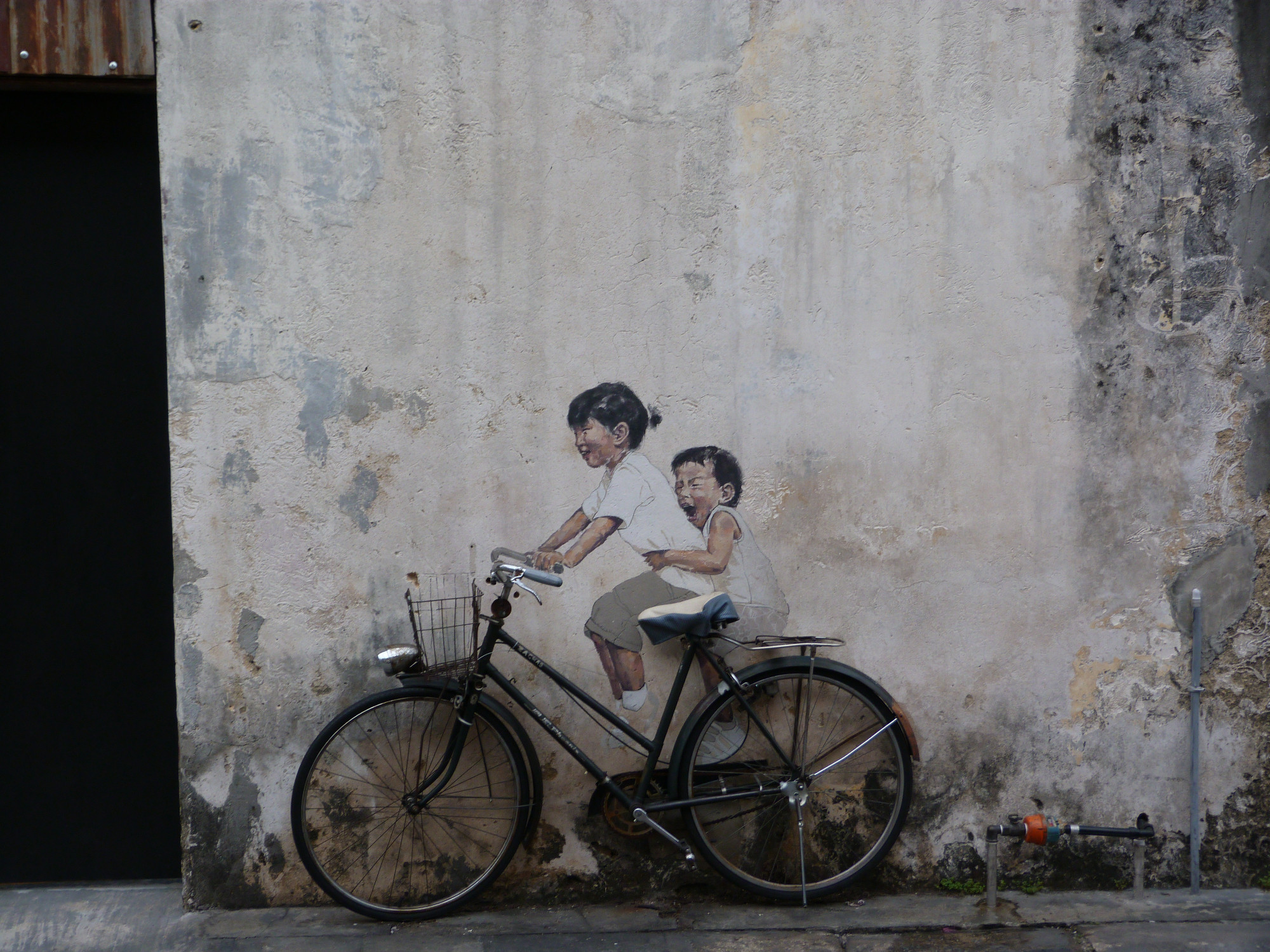 Amenian Street 2 kids on bike mural