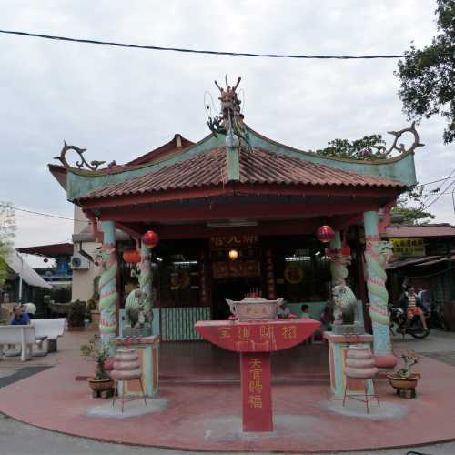 Temple entrance to Chew Jetty