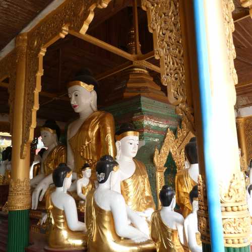Pagoda of Buddhas
